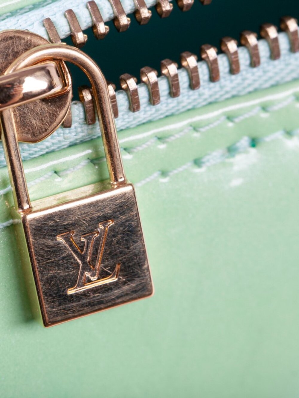 Authentic LOUIS VUITTON Monogram Green Bedford Vernis Papillon 30 Handbag - Picture 9 of 13